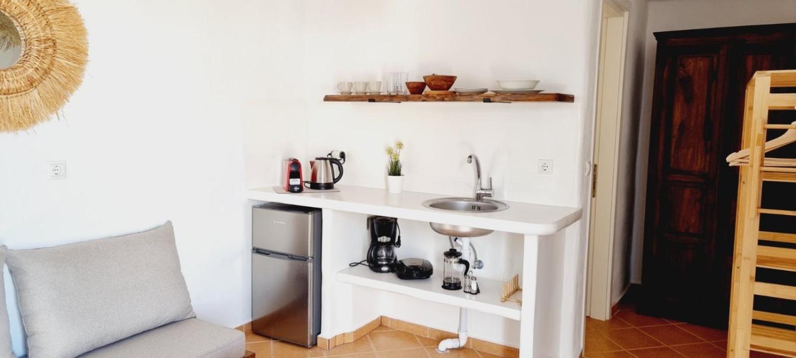 Syros Apartments Suites Chryssonisos Kini エクステリア 写真