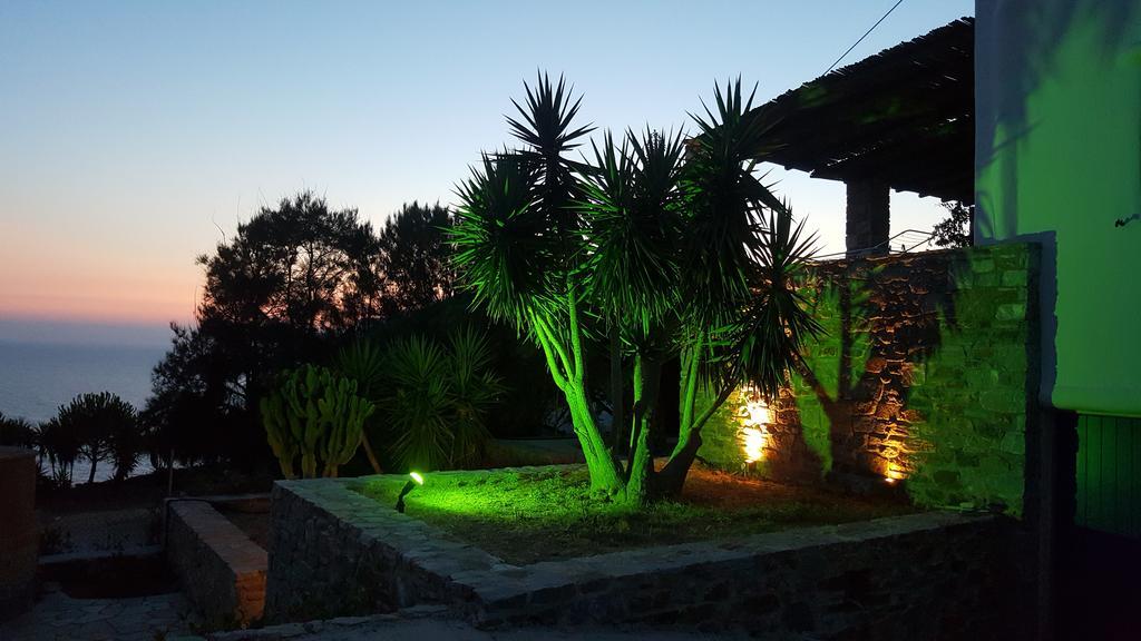 Syros Apartments Suites Chryssonisos Kini エクステリア 写真