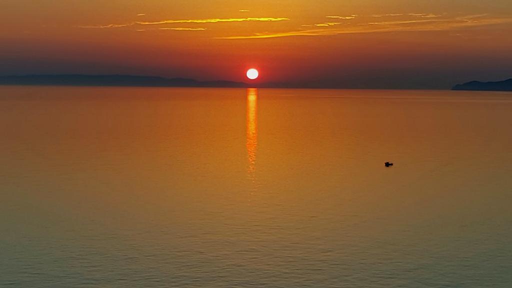 Syros Apartments Suites Chryssonisos Kini エクステリア 写真